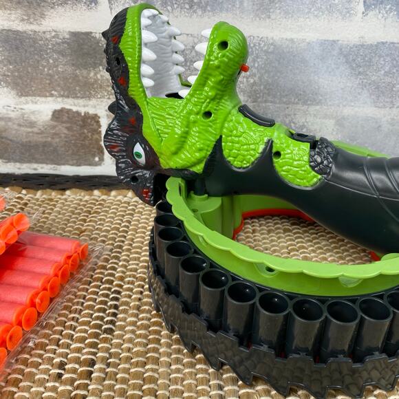 NEW Northlet Hand Ring Dinosaur Launcher Soft Foam Darts Automatic Rechargeable - Picture 3 of 9